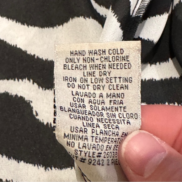 NWT Maya Brooke Women's Zebra Print Soft Duster Semi Sheer Shoulder Pads Size 10 - Picture 11 of 12